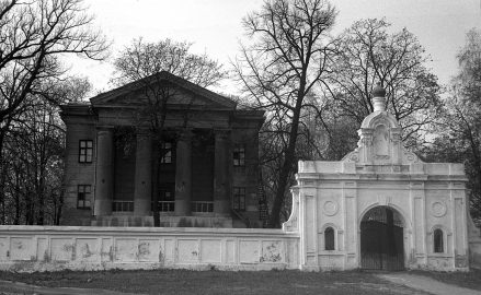 Будынак Цэнтральнага дзяржаўнага архіва кінафотафонадакументаў БССР у Мінску (1974 г.)  Беларускі дзяржаўны архіў кінафотафонадакументаў. 0-092998.
