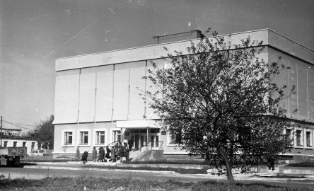 Агульны выгляд новага будынка філіяла Дзяржаўнага архіва Гомельскай вобласці ў Мазыры (10.10.1990)  Беларускі дзяржаўны архіў кінафотафонадакументаў. 0-130374.
