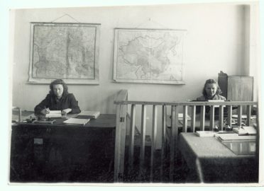 В рабочей комнате архивного отдела УМВД Витебской области (1952 г.) Белорусский государственный архив кинофотофонодокументов. A27-044.