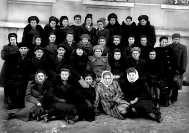 Слушатели курсов руководящих и научных сотрудников при Архивном Управлении МВД БССР (28.12.1949) Белорусский государственный архив кинофотофонодокументов. 4-0054.
